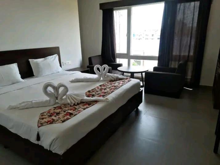 Hotel East International Tinsukia Екстериор снимка