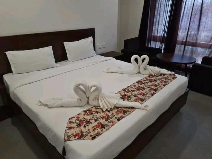 Hotel East International Tinsukia Екстериор снимка