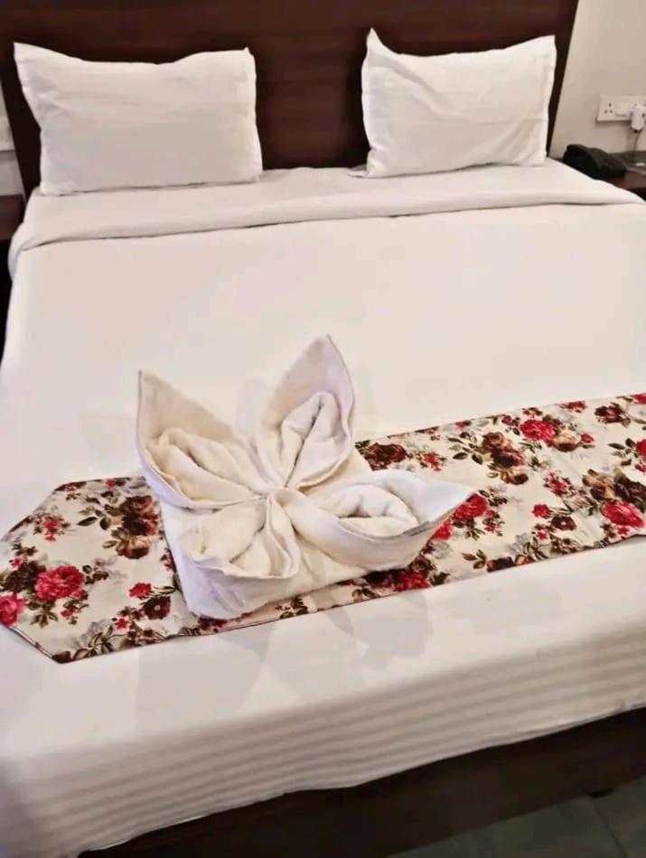 Hotel East International Tinsukia Екстериор снимка